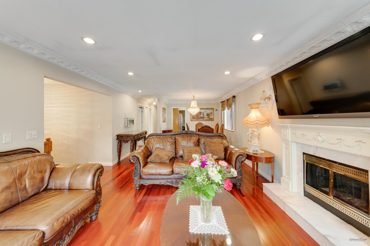 Dining Area Photo of 3450 Monmouth Avenue, Vancouver, BC
