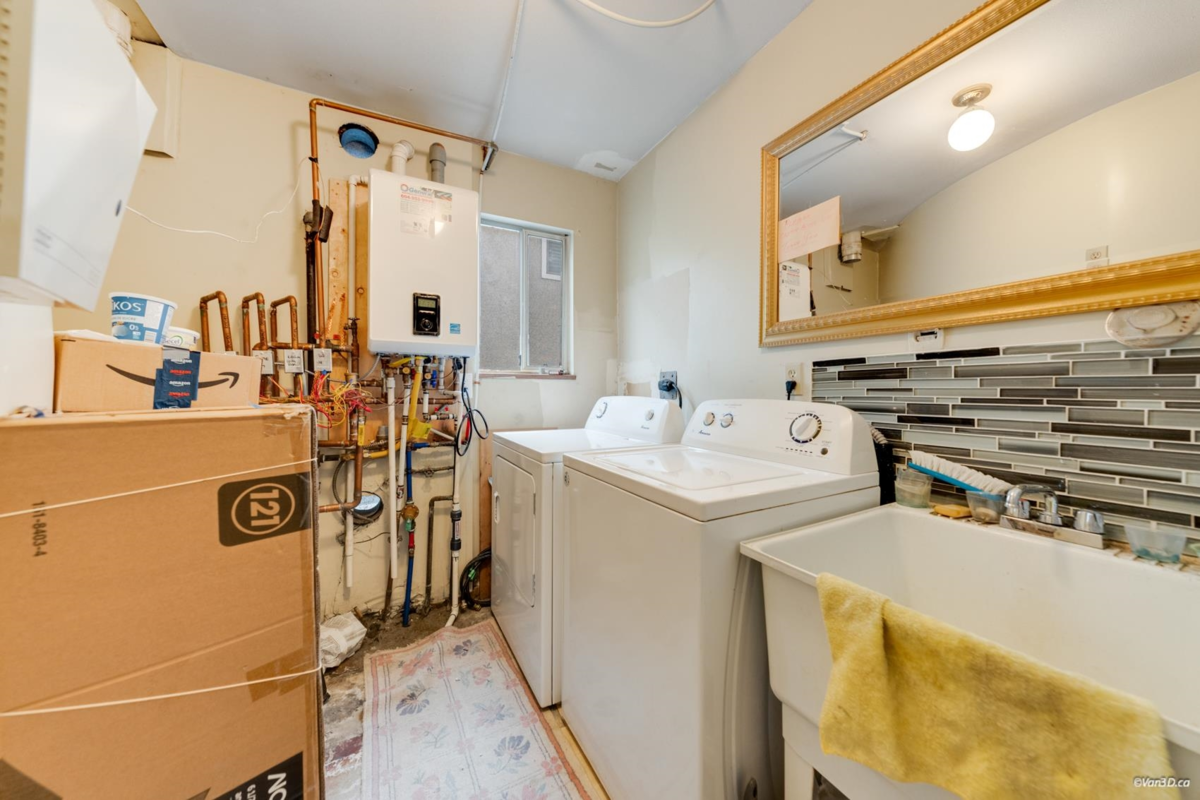 Hot Tub / Spa Photo of 3450 Monmouth Avenue, Vancouver, BC