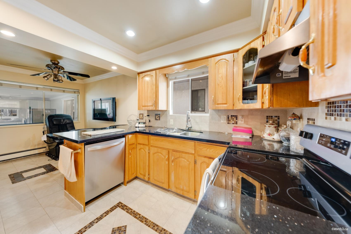 Walk-In Closet Photo of 3450 Monmouth Avenue, Vancouver, BC