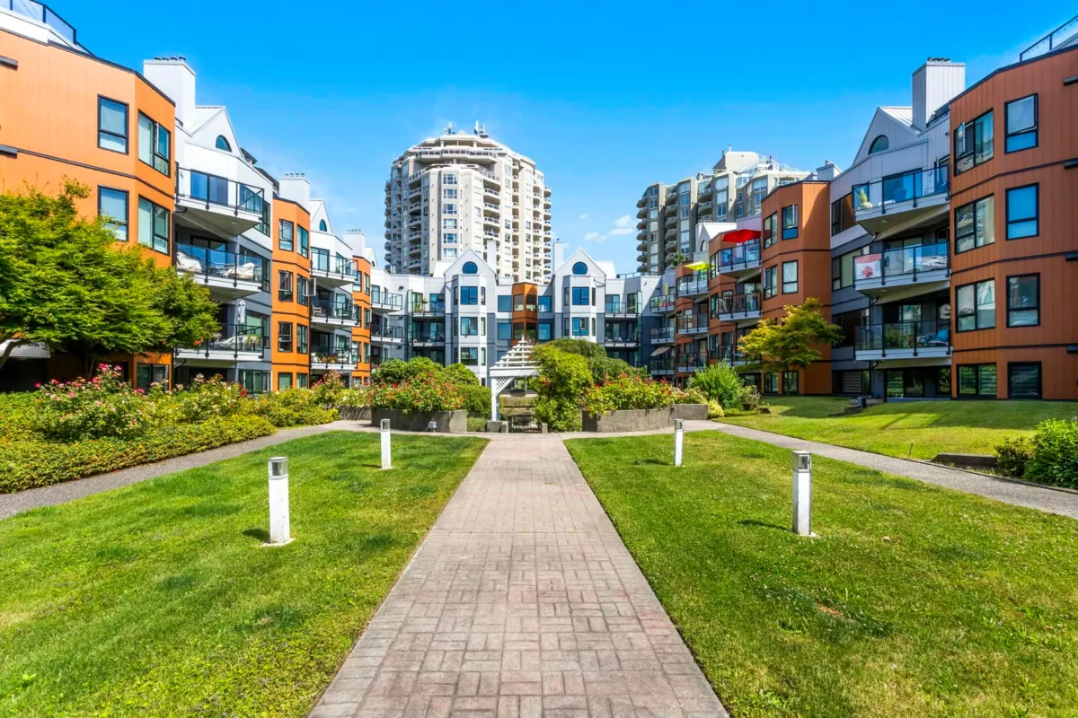 Backyard Photo of 426 1150 Quayside Drive, New Westminster, BC