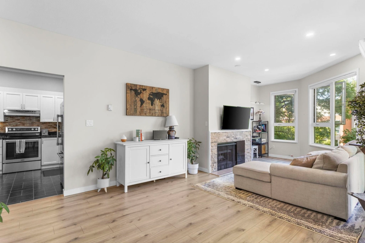 Dining Area Photo of 426 1150 Quayside Drive, New Westminster, BC