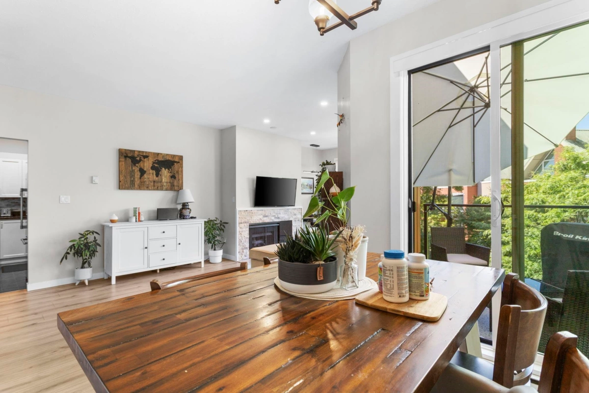 Kitchen Island Photo of 426 1150 Quayside Drive, New Westminster, BC