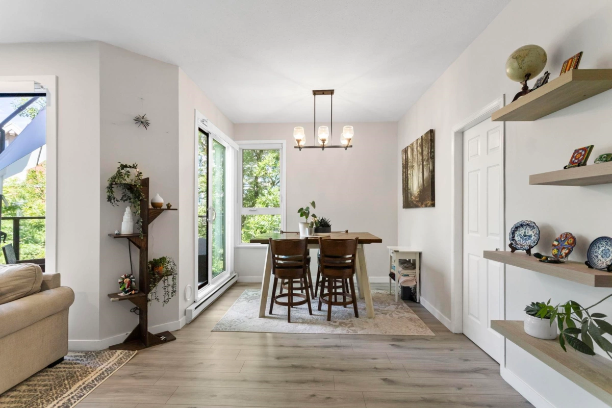 Living Room Photo of 426 1150 Quayside Drive, New Westminster, BC