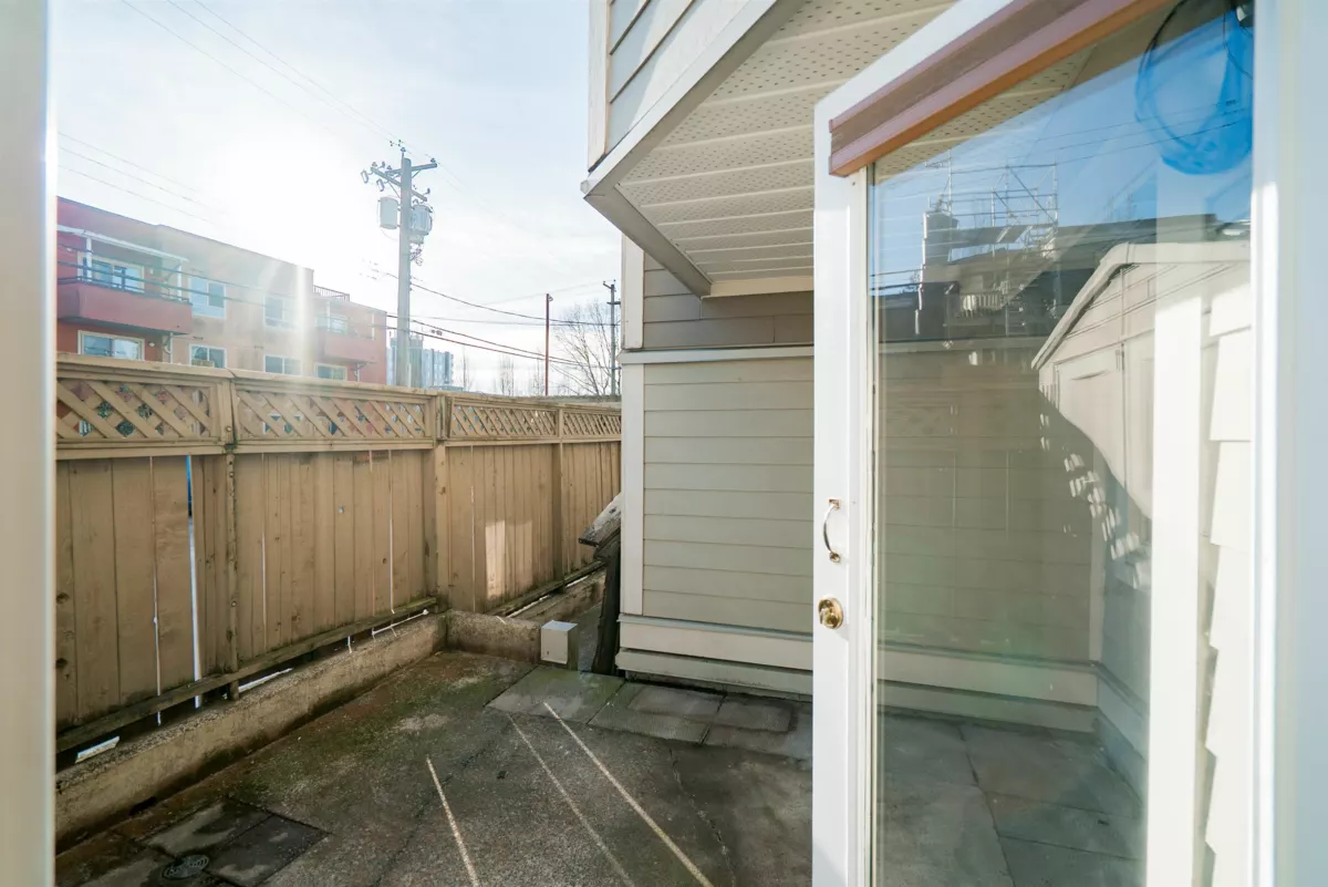 Entry Foyer Photo of 102 1516 E 1st Avenue, Vancouver, BC