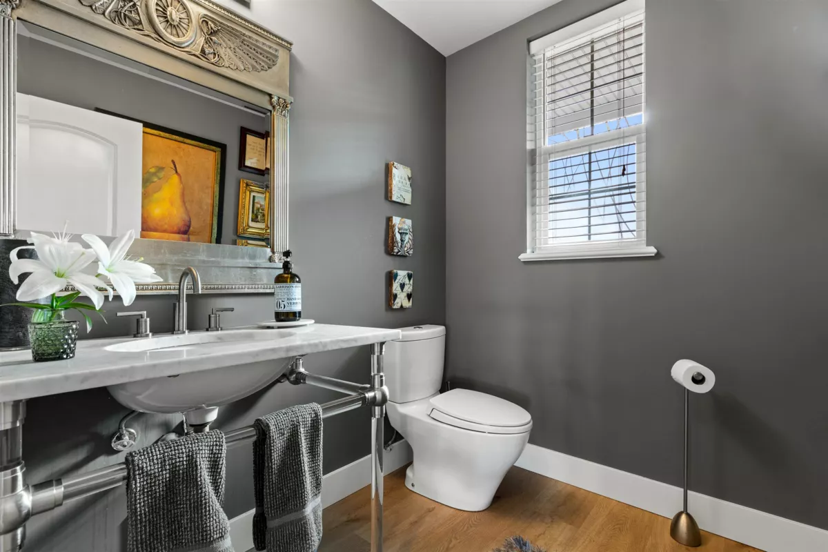 Kitchen Island Photo of 14279 37 Avenue, Surrey, BC