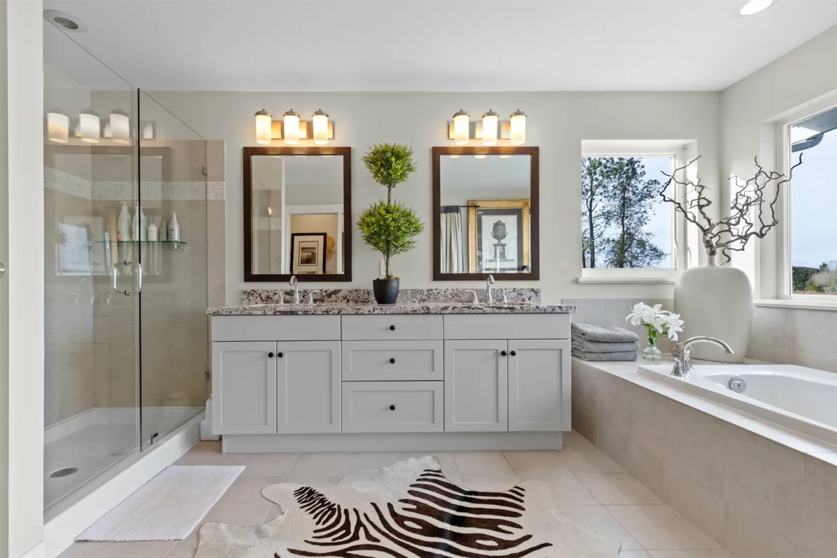 Primary Bathroom Photo of 14279 37 Avenue, Surrey, BC