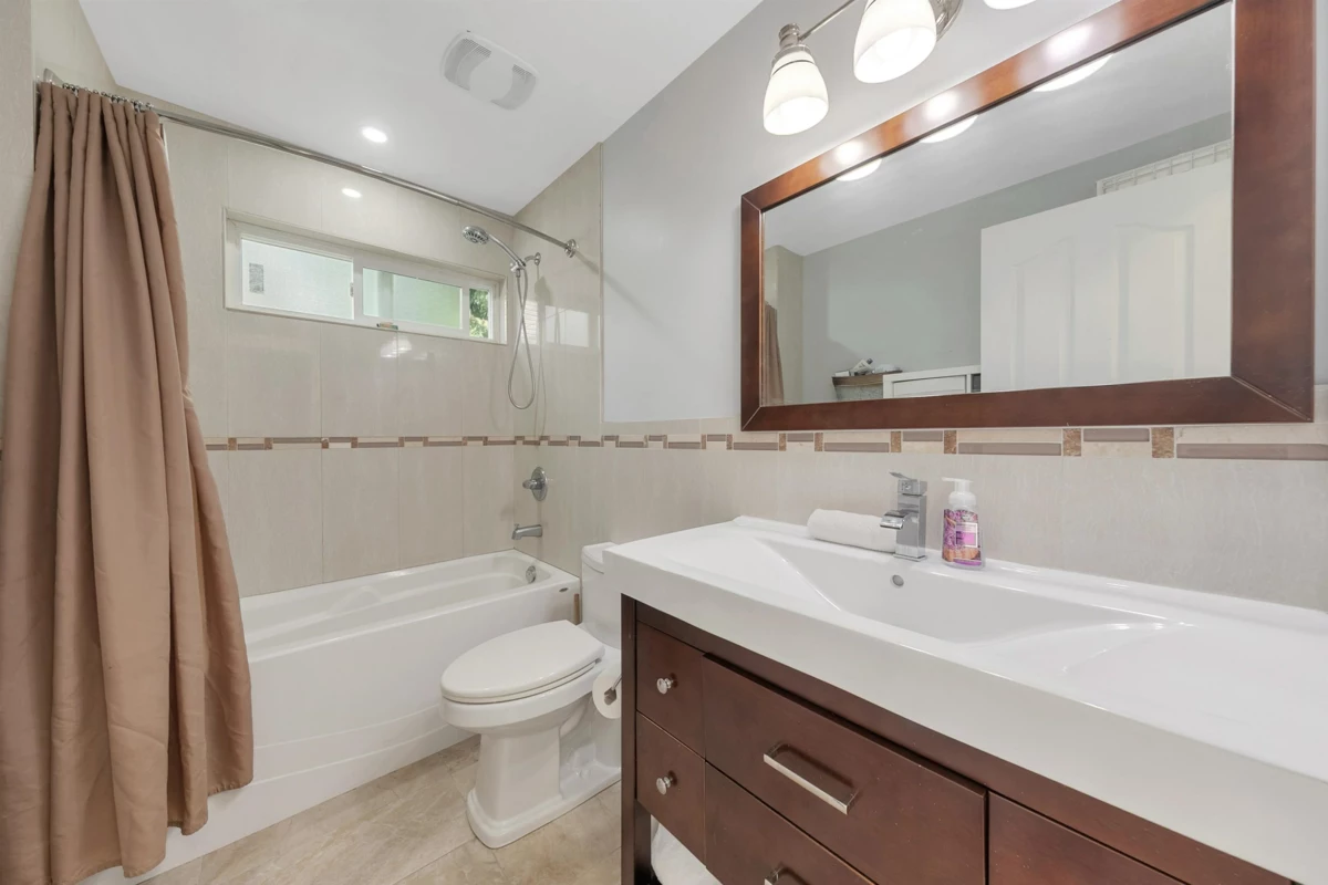 Guest Bathroom Photo of 41 2986 Coast Meridian Road, Port Coquitlam, BC