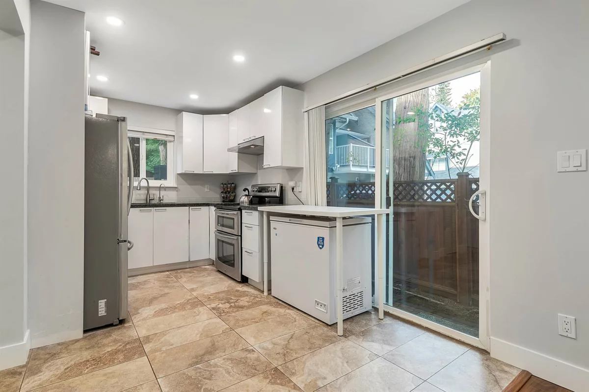 Kitchen Island Photo of 41 2986 Coast Meridian Road, Port Coquitlam, BC