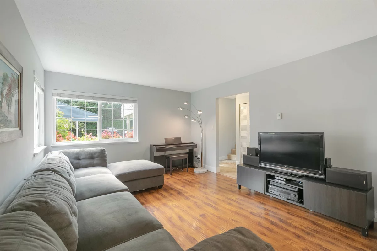 Living Room Photo of 41 2986 Coast Meridian Road, Port Coquitlam, BC