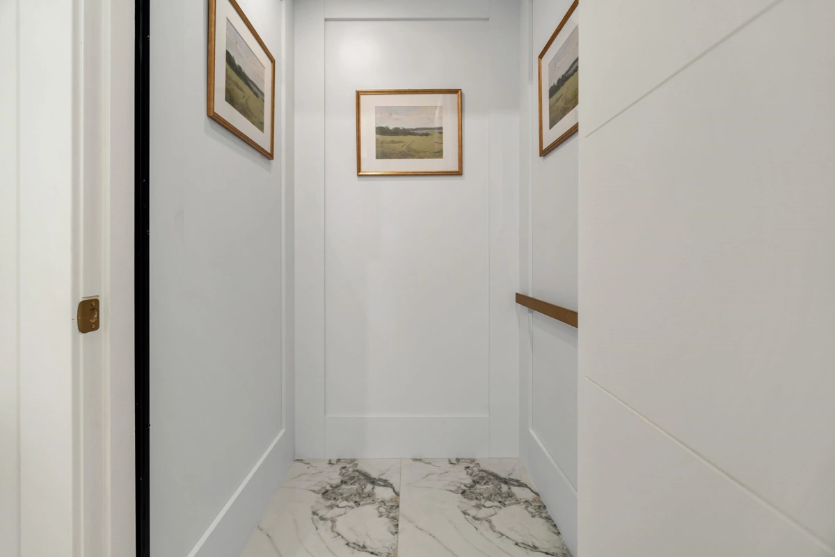Entry Foyer Photo of 15377 Marine Drive, White Rock, BC