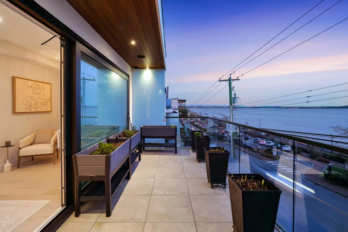 Family Room Photo of 15377 Marine Drive, White Rock, BC