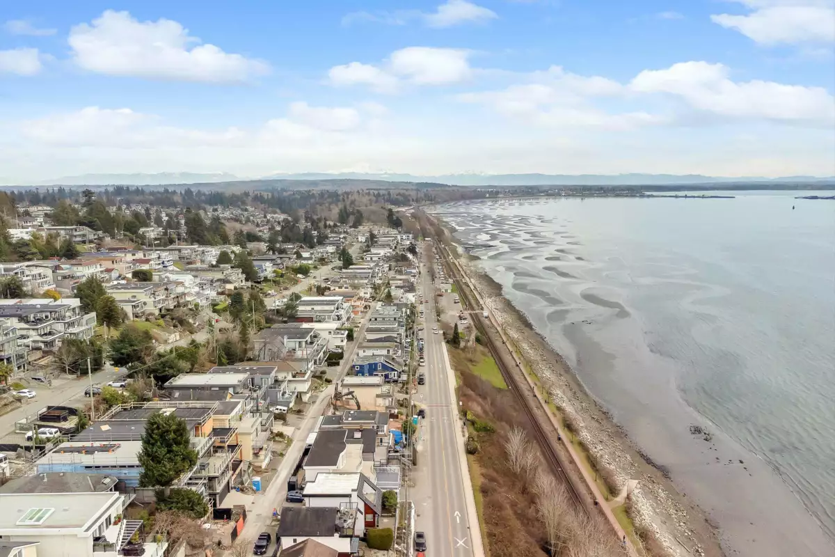 Hot Tub / Spa Photo of 15377 Marine Drive, White Rock, BC