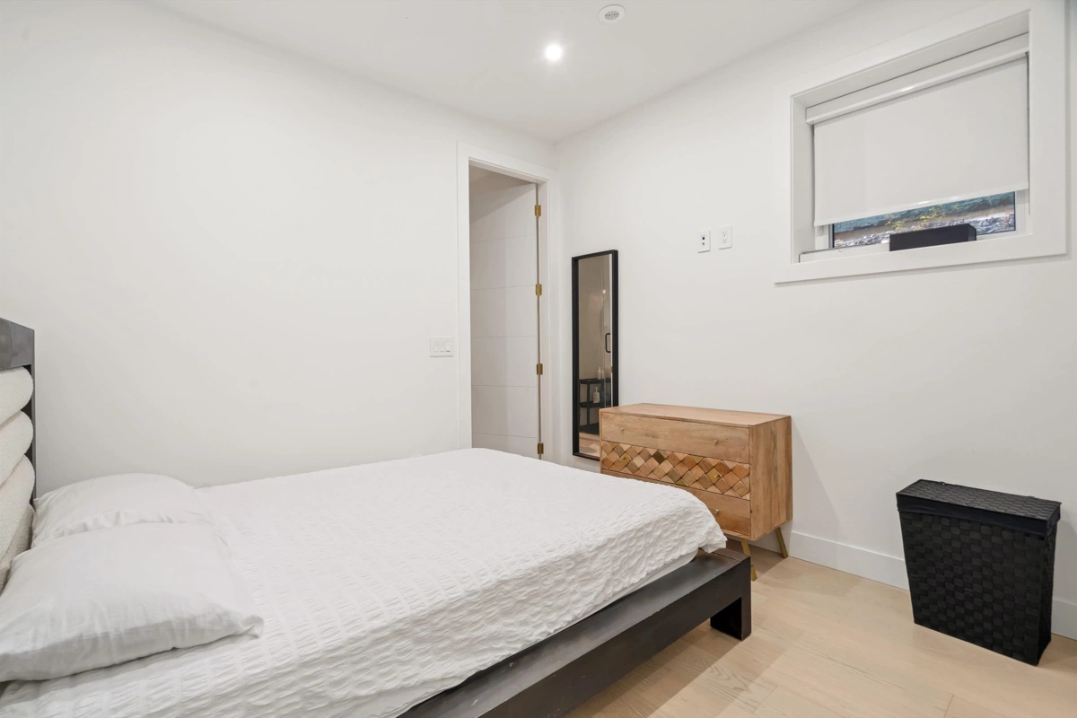 Laundry Room Photo of 15377 Marine Drive, White Rock, BC