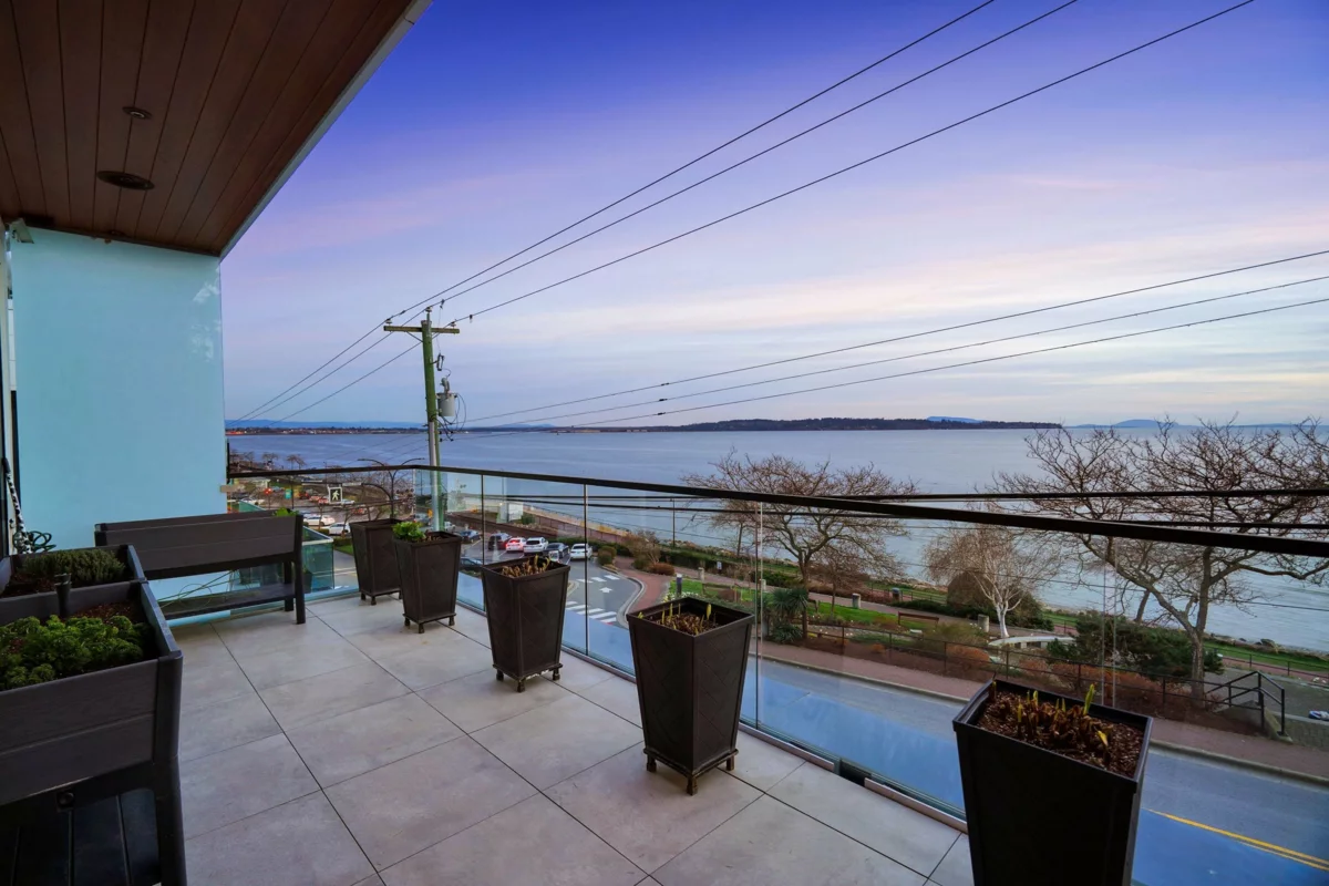 Living Room Photo of 15377 Marine Drive, White Rock, BC