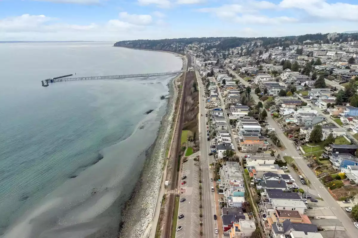 Neighborhood Park Photo Near 15377 Marine Drive, White Rock, BC