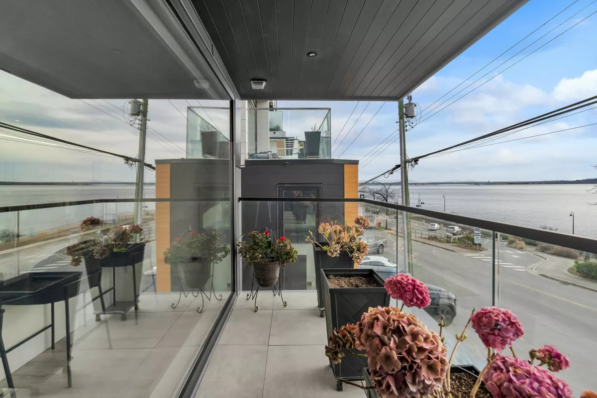 Office / Den Photo of 15377 Marine Drive, White Rock, BC