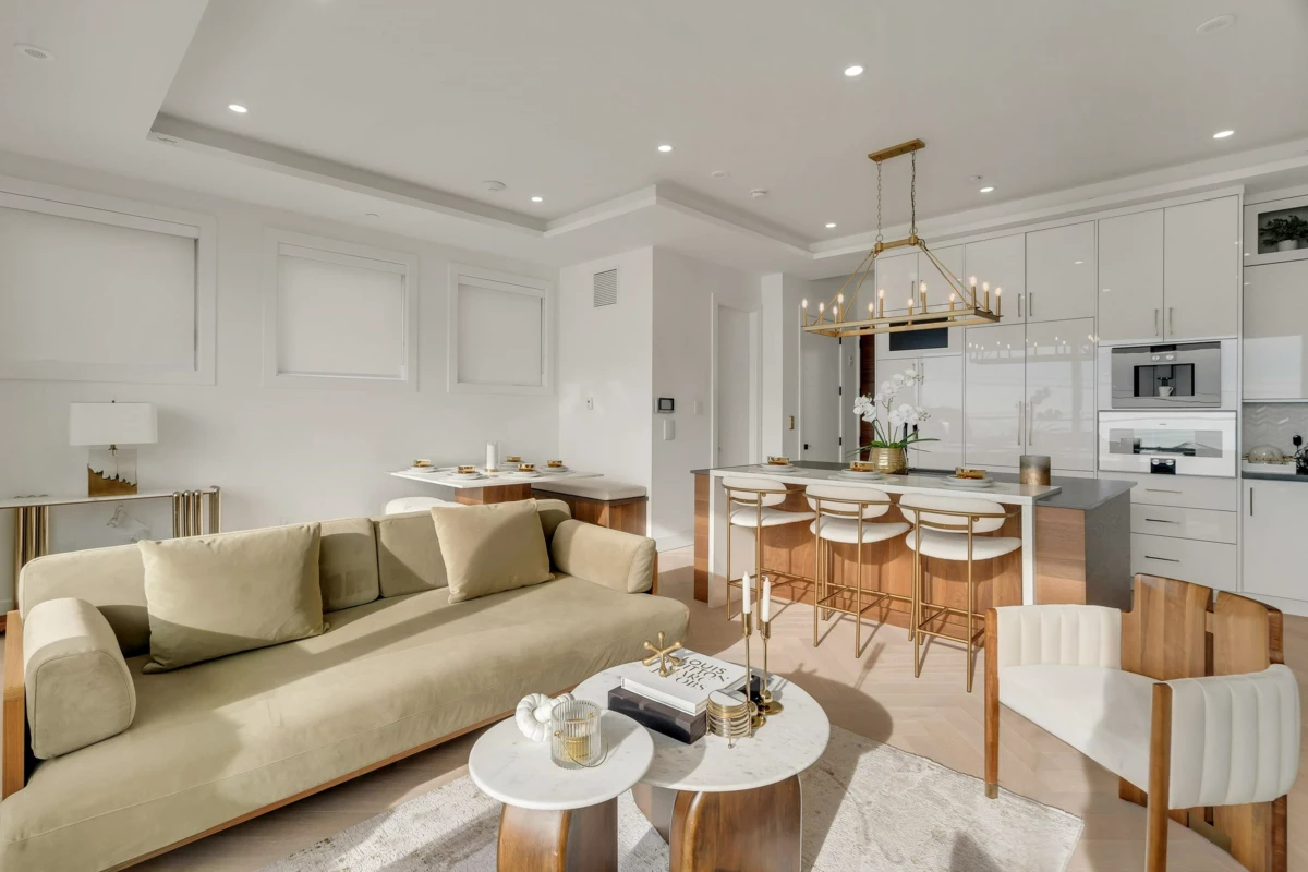 Primary Bathroom Photo of 15377 Marine Drive, White Rock, BC