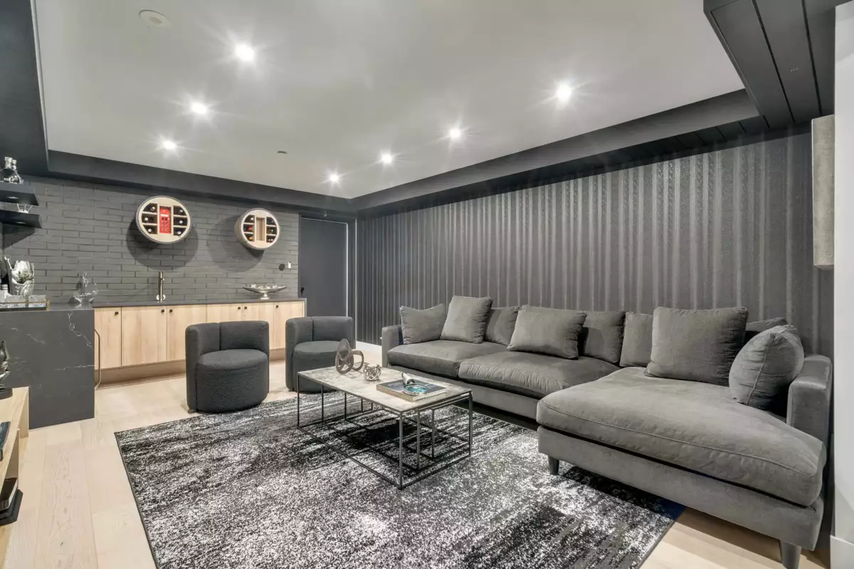 Staircase Photo of 15377 Marine Drive, White Rock, BC