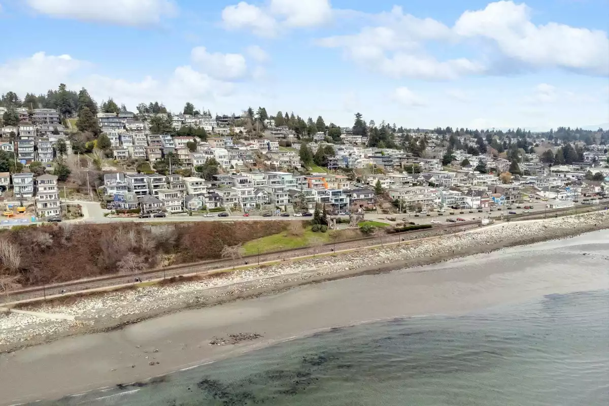 Swimming Pool Photo of 15377 Marine Drive, White Rock, BC