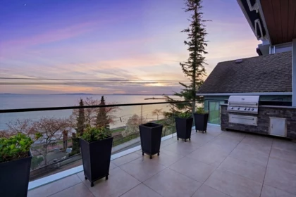 Front exterior of 15377 Marine Drive, White Rock, BC