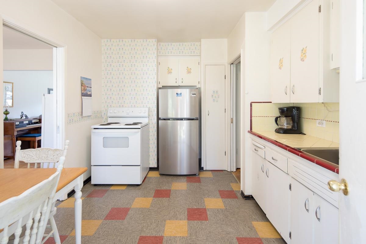 Breakfast Nook Photo of 7985 Rosewood Street, Burnaby, BC