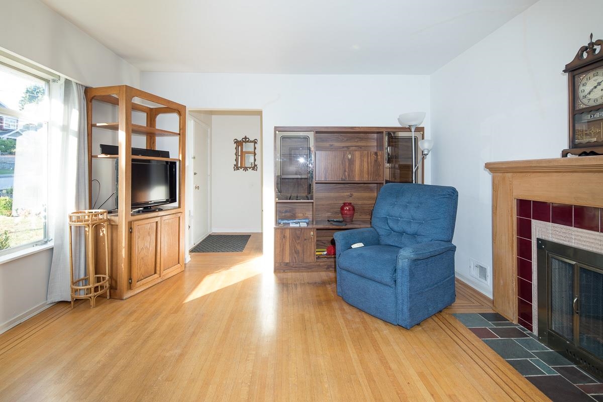 Dining Area Photo of 7985 Rosewood Street, Burnaby, BC