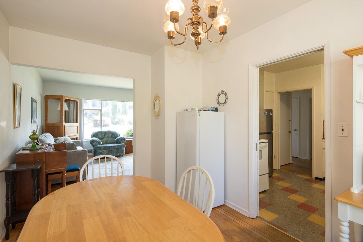 Kitchen Island Photo of 7985 Rosewood Street, Burnaby, BC
