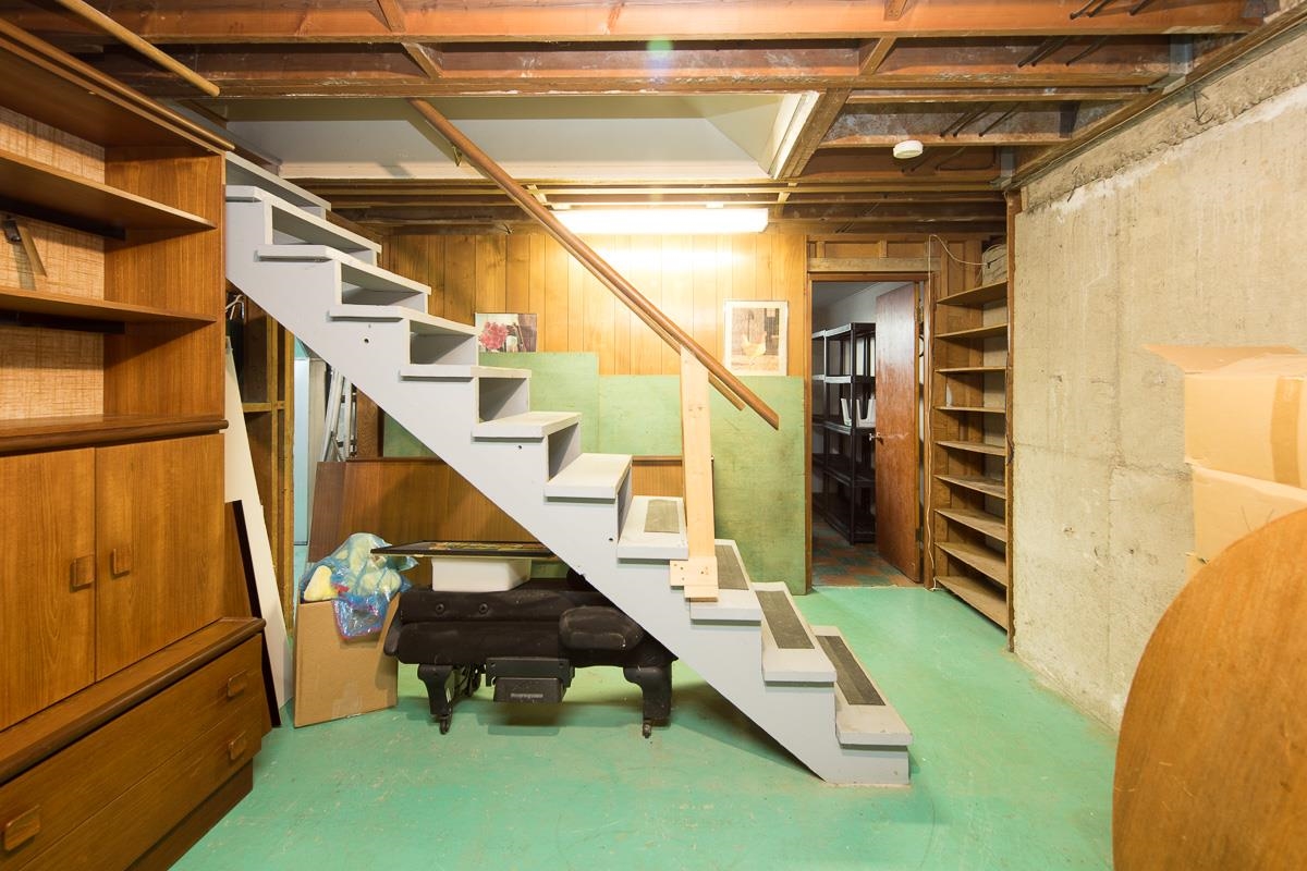 Mudroom Photo of 7985 Rosewood Street, Burnaby, BC