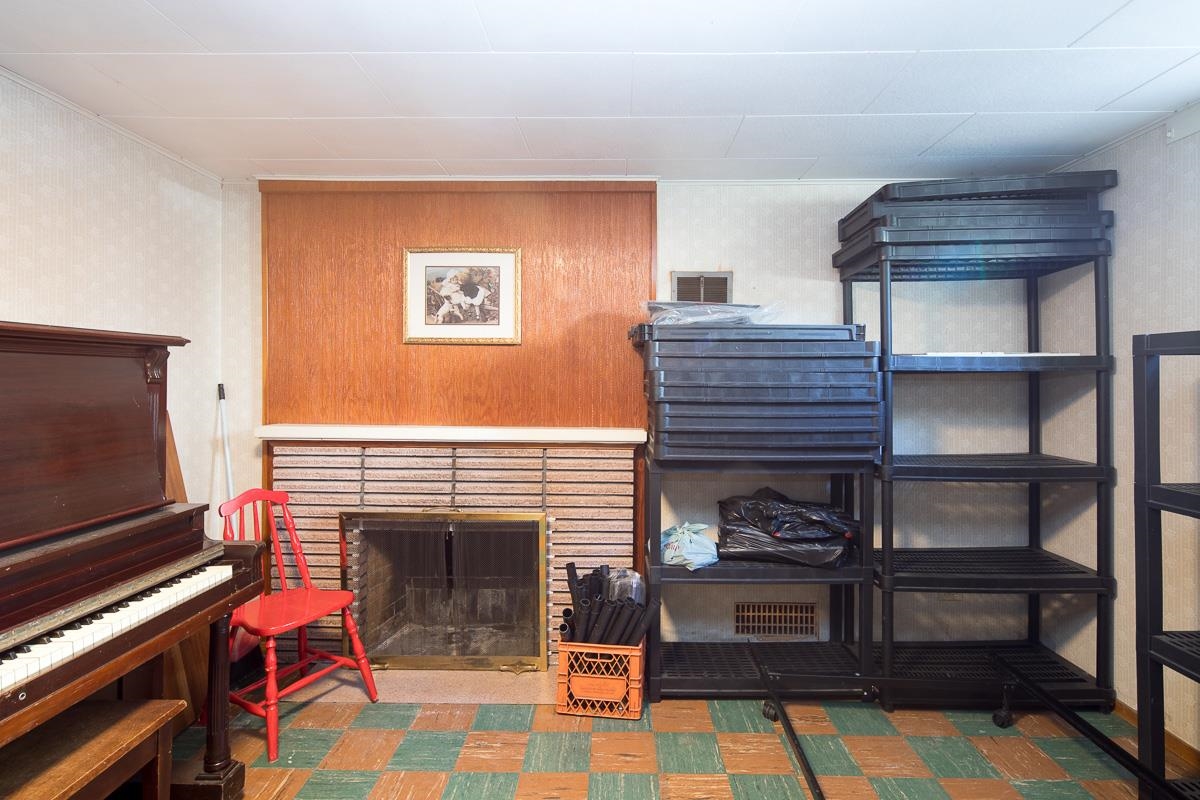 Staircase Photo of 7985 Rosewood Street, Burnaby, BC