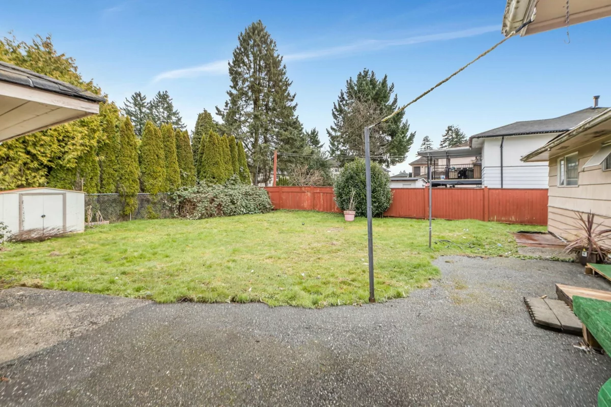Basement Recreation Room Photo of 8498 N 122 Street, Surrey, BC