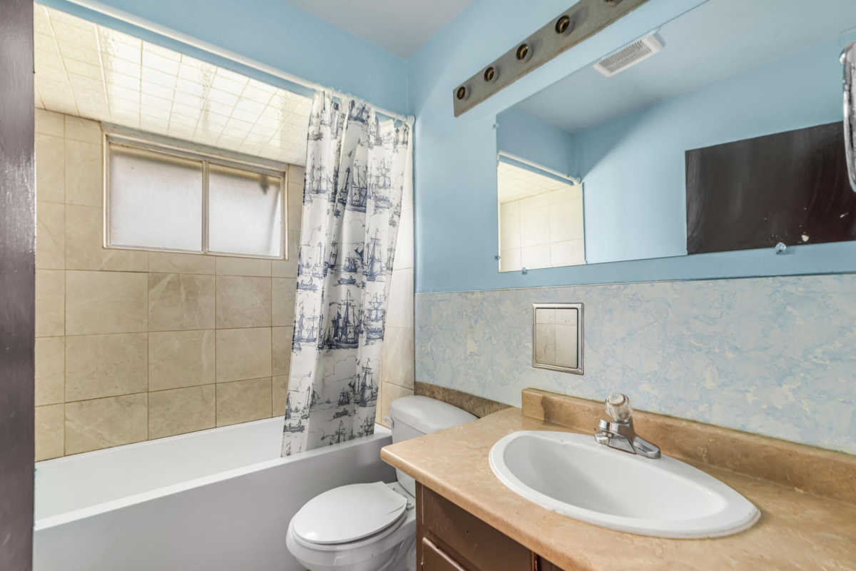 Bedroom 3 Photo of 8498 N 122 Street, Surrey, BC