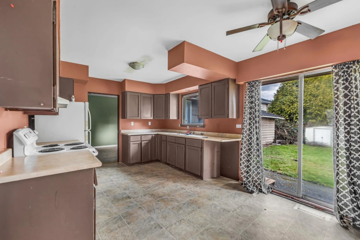 Kitchen Island Photo of 8498 N 122 Street, Surrey, BC