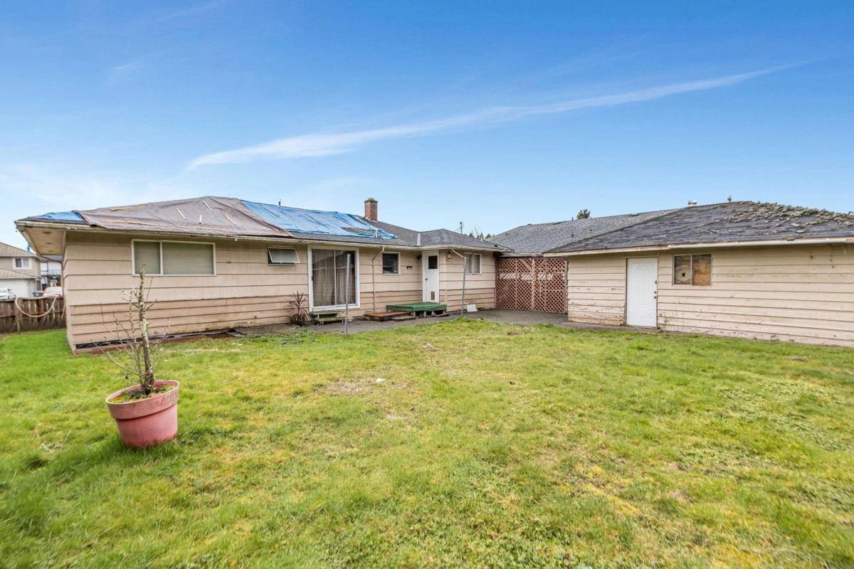 Laundry Room Photo of 8498 N 122 Street, Surrey, BC