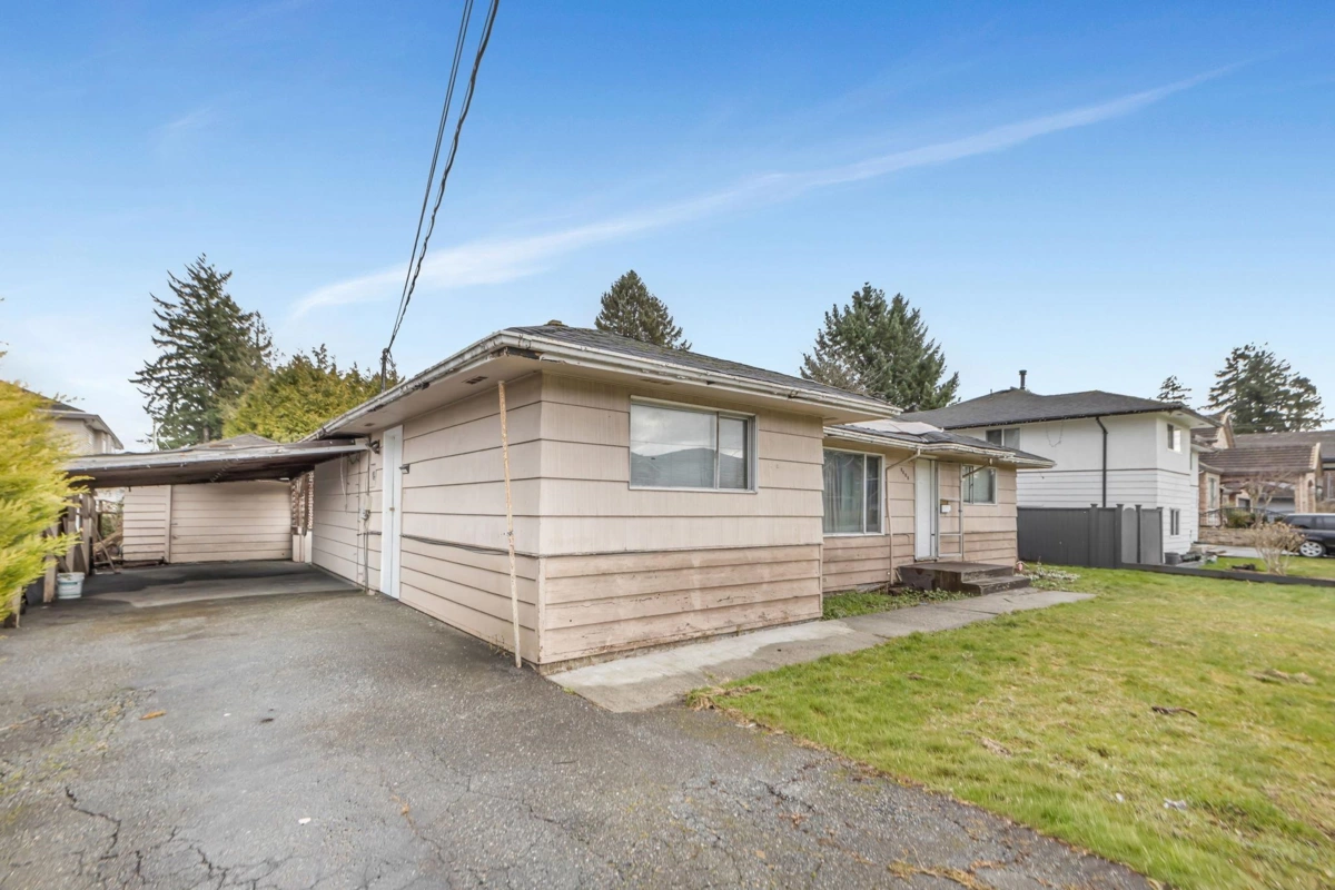 Living Room Photo of 8498 N 122 Street, Surrey, BC