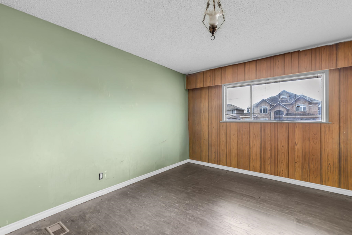 Powder Room Photo of 8498 N 122 Street, Surrey, BC