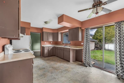 Kitchen Island Photo of 8498 N 122 Street, Surrey, BC