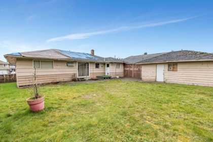 Laundry Room Photo of 8498 N 122 Street, Surrey, BC