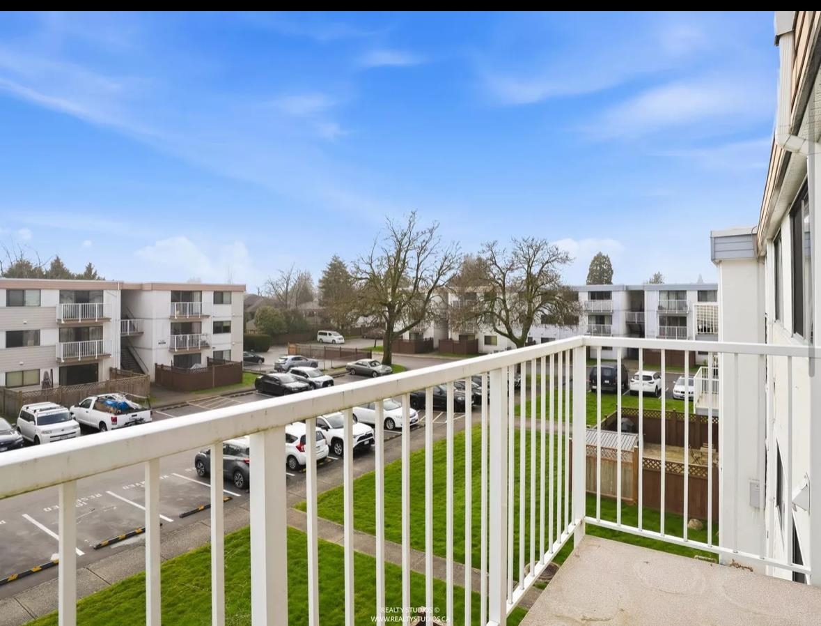 Kitchen Photo of 305 7260 Lindsay Road, Richmond, BC