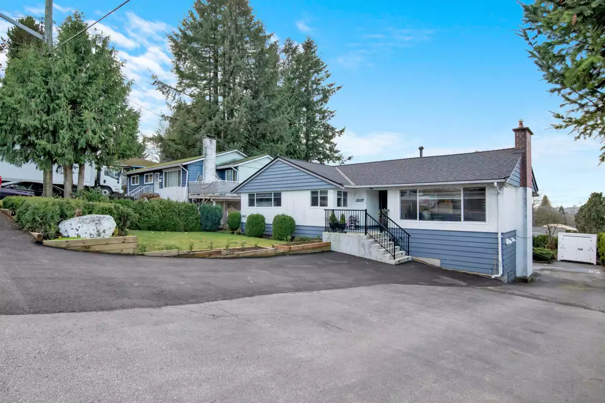 Hallway Photo of 11465 139a Street, Surrey, BC