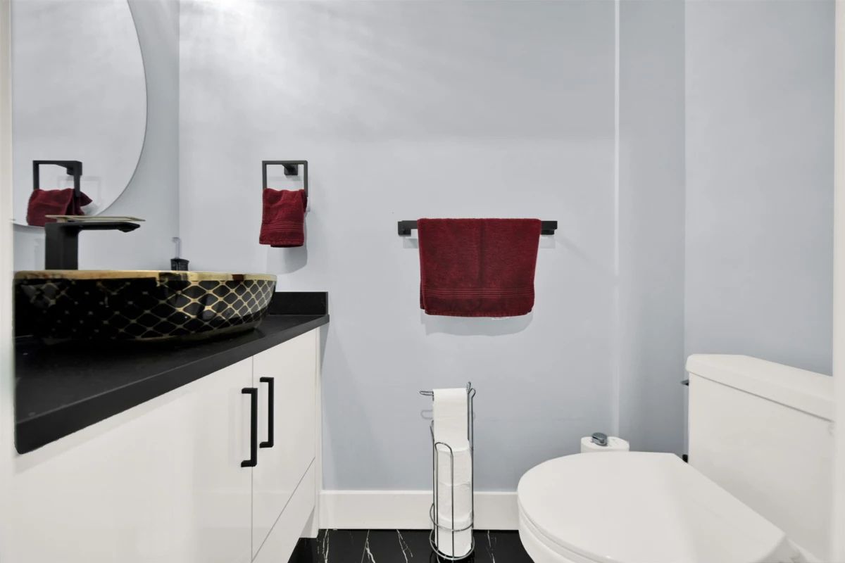 Kitchen Island Photo of 11465 139a Street, Surrey, BC