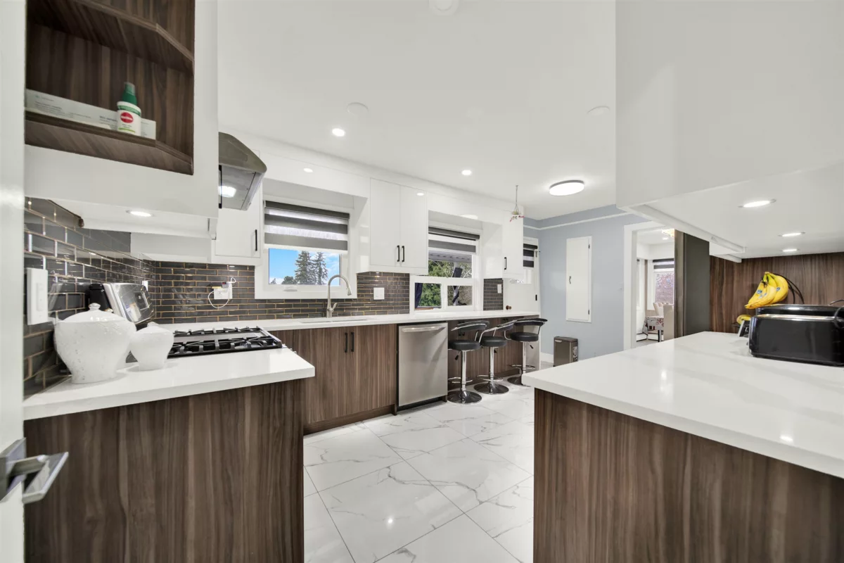 Kitchen Photo of 11465 139a Street, Surrey, BC