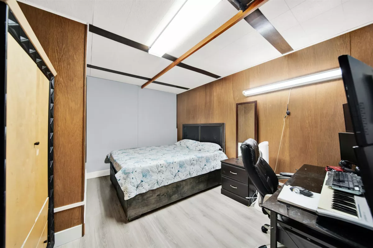 Powder Room Photo of 11465 139a Street, Surrey, BC