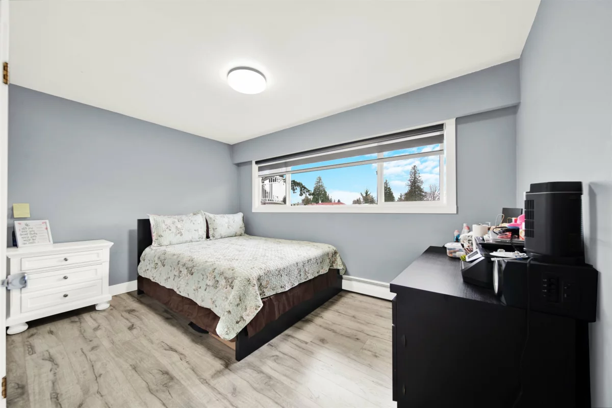 Walk-In Closet Photo of 11465 139a Street, Surrey, BC