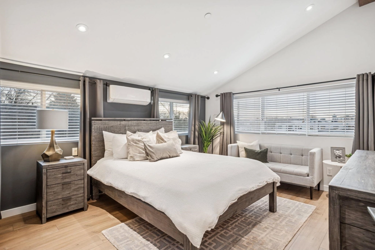 Breakfast Nook Photo of 933 Mclean Drive, Vancouver, BC