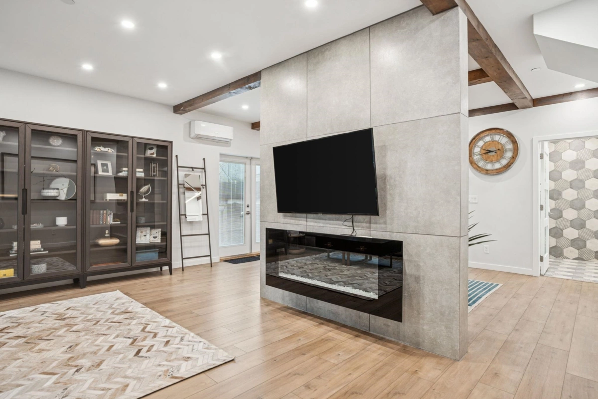 Family Room Photo of 933 Mclean Drive, Vancouver, BC