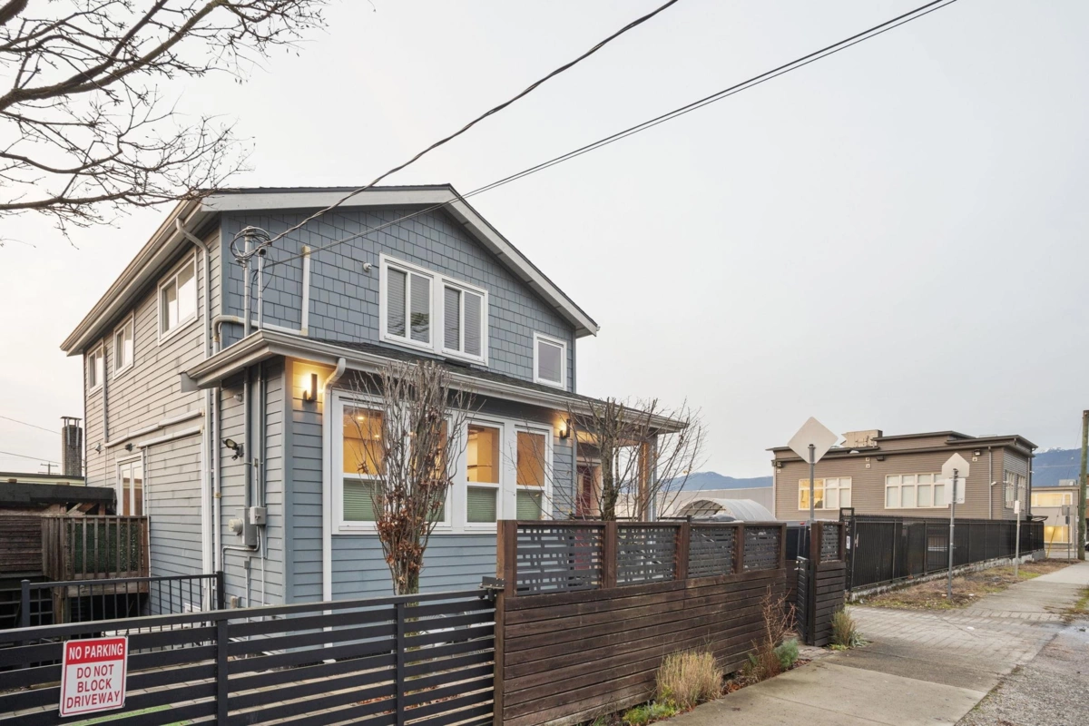 Guest Bathroom Photo of 933 Mclean Drive, Vancouver, BC
