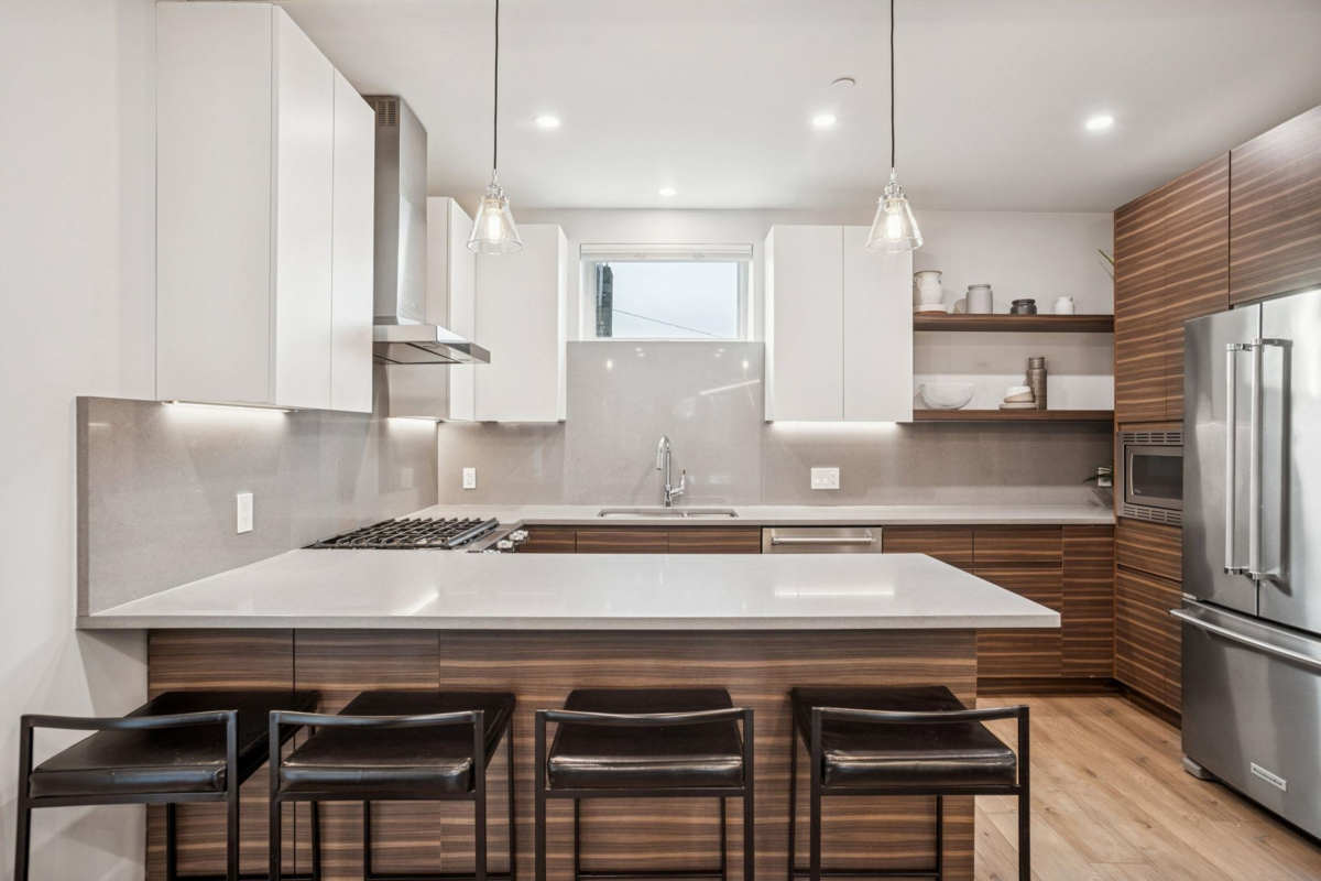 Kitchen Island Photo of 933 Mclean Drive, Vancouver, BC