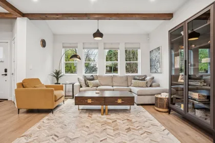 933 Mclean Drive, Vancouver, BC