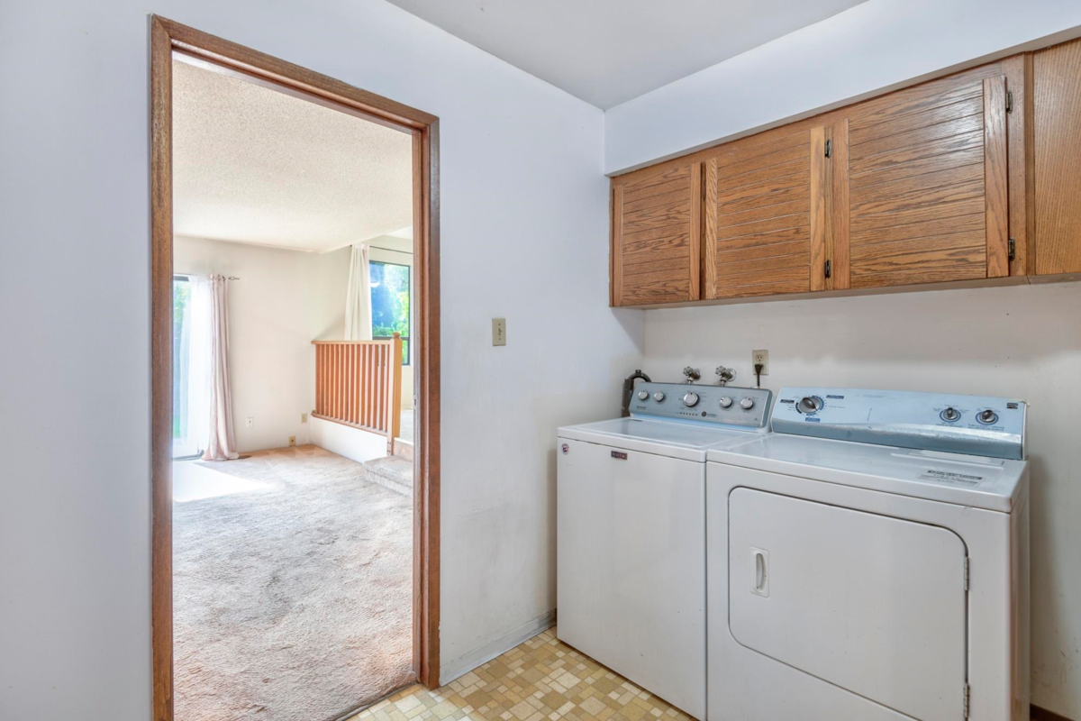 Hallway Photo of 5202 Hollywood Drive, Richmond, BC