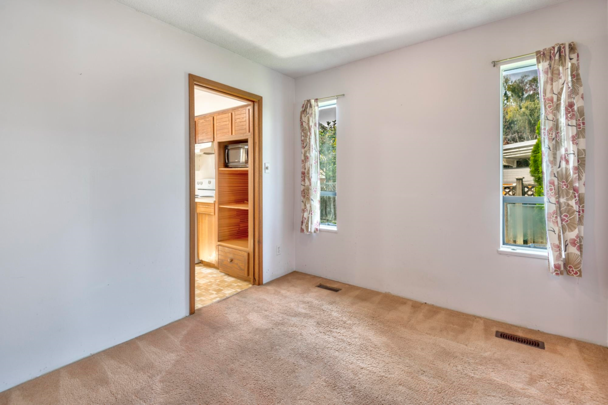 Kitchen Island Photo of 5202 Hollywood Drive, Richmond, BC